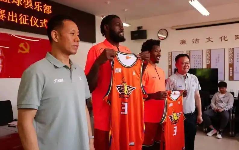 CBA联赛停摆，球员们面临为期不定的休息的简单介绍
