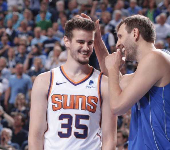 雄鹿外线射手神奇发挥，双战狂砍+刷新记录的简单介绍