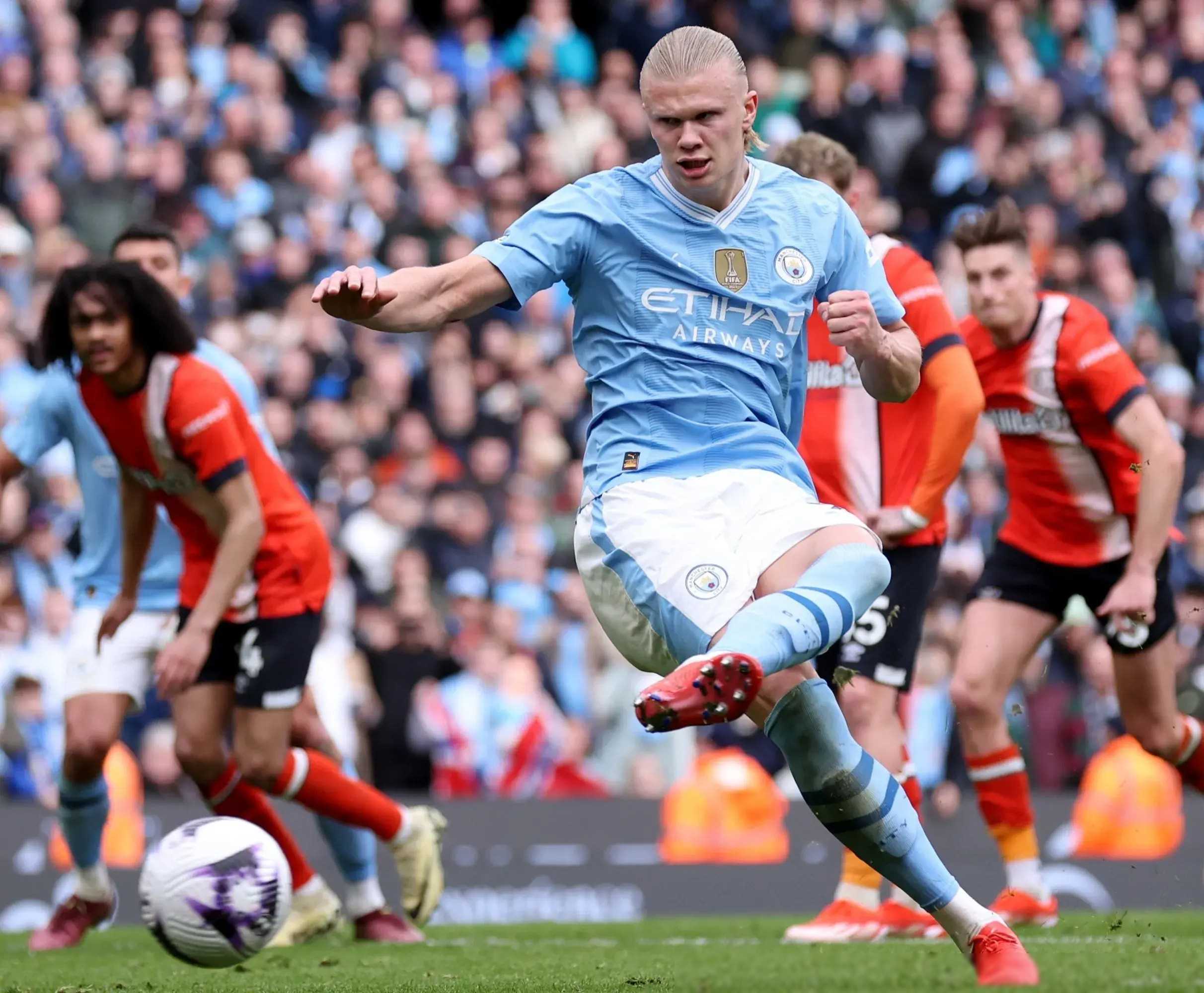 曼城球迷积极备战欧冠淘汰赛