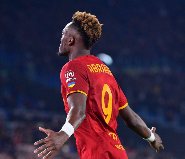 包含罗马新援迎来首秀，表现让球迷惊艳的词条