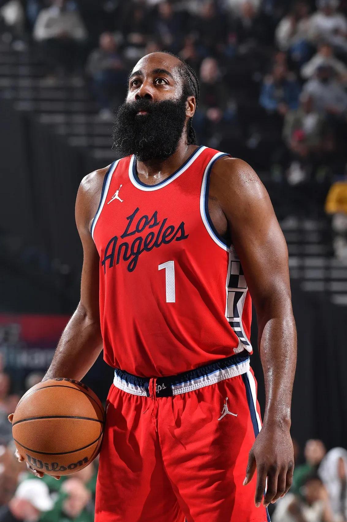 爱游戏官网-快船负于老鹰，失去主场优势