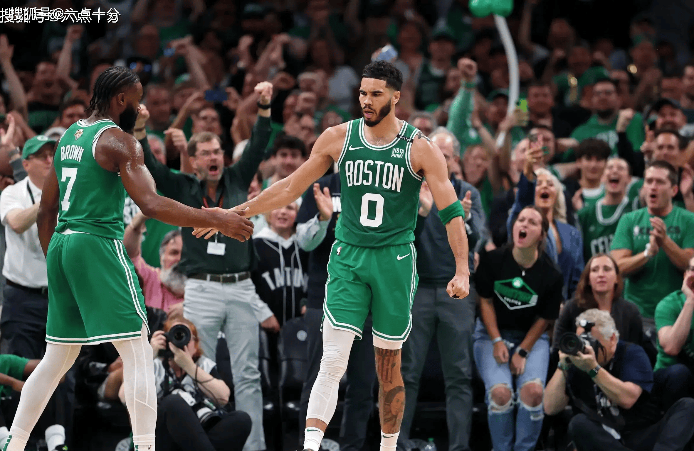 包含开拓者大胜凯尔特人，掀起连胜的词条