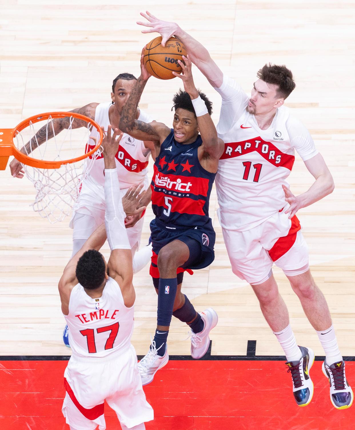 爱游戏官方登录入口-猛龙队防守端出色，助力球队取得胜利的简单介绍