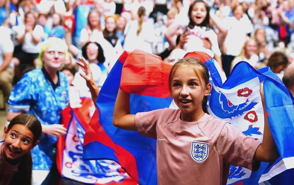 包含英格兰运气好，成功晋级下一轮的词条